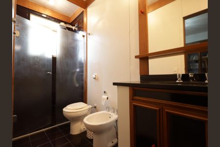 Casa à venda com 468m², 4 quartos e 2 vagasBanheiro da Suíte 4