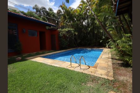 Casa à venda com 468m², 4 quartos e 2 vagasPiscina