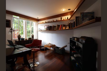 Casa à venda com 468m², 4 quartos e 2 vagasEscritório