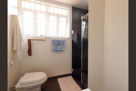 Casa à venda com 468m², 4 quartos e 2 vagasBanheiro da Suíte 2