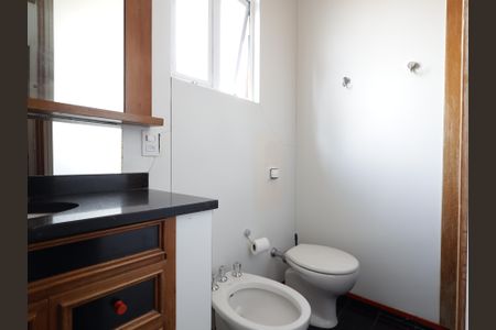 Casa à venda com 468m², 4 quartos e 2 vagasBanheiro da Suíte 1