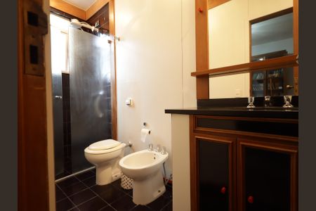 Casa à venda com 468m², 4 quartos e 2 vagasBanheiro da Suíte 4