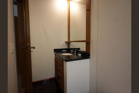 Casa à venda com 468m², 4 quartos e 2 vagasBanheiro da Suíte 3