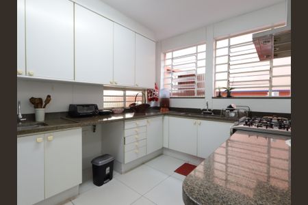 Casa à venda com 468m², 4 quartos e 2 vagasCozinha