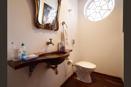 Casa à venda com 468m², 4 quartos e 2 vagasLavabo