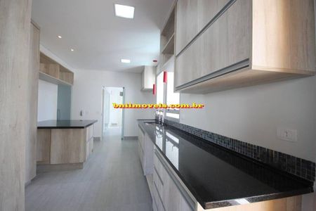 Apartamento à venda com 244m², 3 quartos e 3 vagas