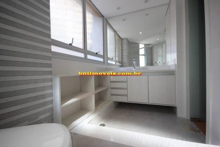 Apartamento à venda com 3 quartos, 244m² em Moema, São Paulo
