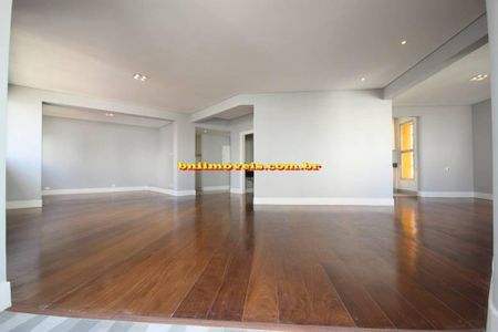 Apartamento à venda com 244m², 3 quartos e 3 vagas