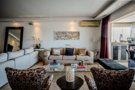 Apartamento à venda com 3 quartos, 212m² em Vila Nova Conceição, São Paulo