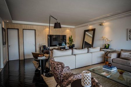 Apartamento à venda com 3 quartos, 212m² em Vila Nova Conceição, São Paulo