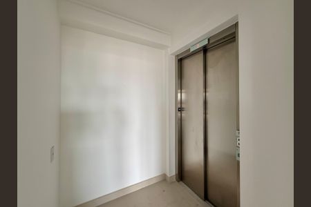 Apartamento à venda com 227m², 3 quartos e 4 vagas Apartamento à venda com 227m², 3 quartos e 4 vagasHall Social Apartamento