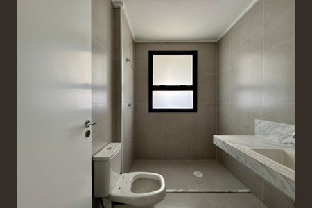 Apartamento à venda com 227m², 3 quartos e 4 vagas Apartamento à venda com 227m², 3 quartos e 4 vagasBanheiro da Suíte 1