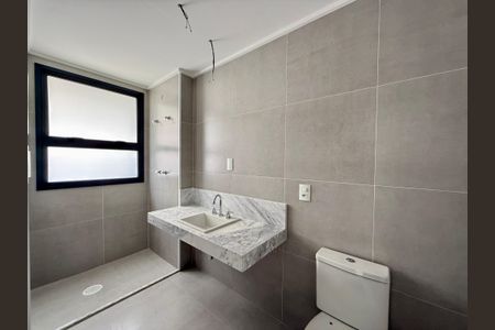 Apartamento à venda com 227m², 3 quartos e 4 vagas Apartamento à venda com 227m², 3 quartos e 4 vagasBanheiro 2 da Suíte 1