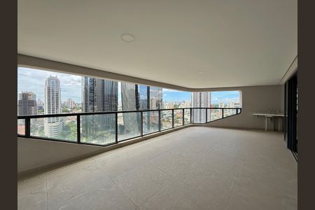 Apartamento à venda com 227m², 3 quartos e 4 vagas Apartamento à venda com 227m², 3 quartos e 4 vagasVaranda da Sala