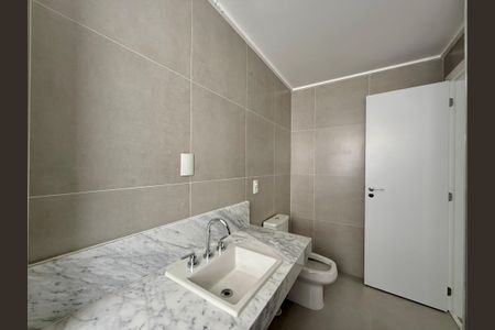 Apartamento à venda com 227m², 3 quartos e 4 vagas Apartamento à venda com 227m², 3 quartos e 4 vagasBanheiro 2 da Suíte 1