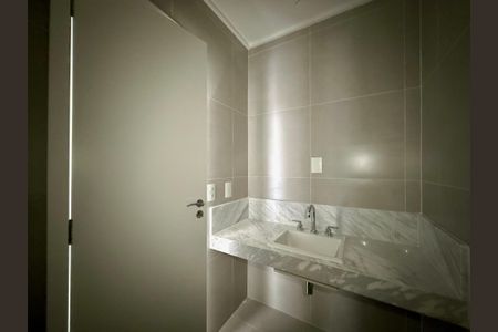 Apartamento à venda com 227m², 3 quartos e 4 vagas Apartamento à venda com 227m², 3 quartos e 4 vagasBanheiro Suite 3