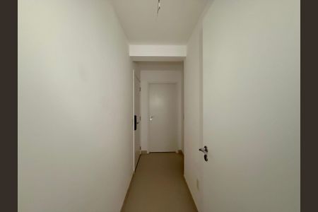 Apartamento à venda com 227m², 3 quartos e 4 vagas Apartamento à venda com 227m², 3 quartos e 4 vagasCorredor Área de Serviço