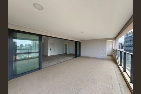 Apartamento à venda com 227m², 3 quartos e 4 vagas Apartamento à venda com 227m², 3 quartos e 4 vagasVaranda da Sala