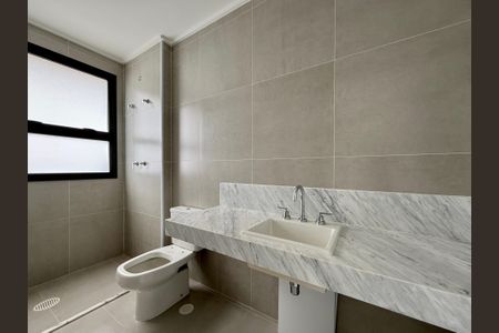 Apartamento à venda com 227m², 3 quartos e 4 vagas Apartamento à venda com 227m², 3 quartos e 4 vagasBanheiro Suíte 2