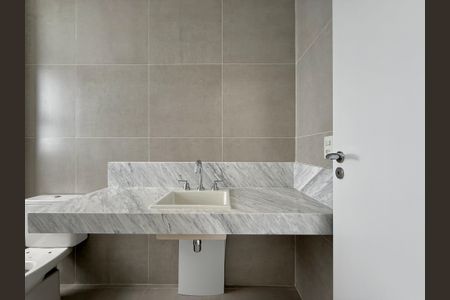 Apartamento à venda com 227m², 3 quartos e 4 vagas Apartamento à venda com 227m², 3 quartos e 4 vagasBanheiro Suíte 2