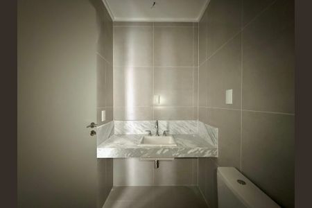 Apartamento à venda com 227m², 3 quartos e 4 vagas Apartamento à venda com 227m², 3 quartos e 4 vagasBanheiro Suite 3