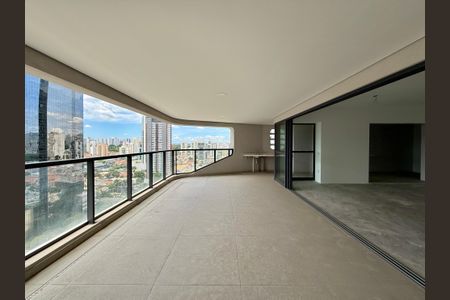 Apartamento à venda com 227m², 3 quartos e 4 vagas Apartamento à venda com 227m², 3 quartos e 4 vagasVaranda da Sala