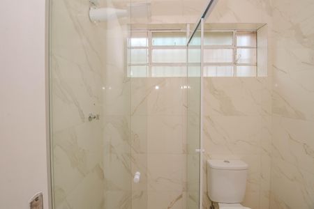 Banheiro de apartamento para alugar com 1 quarto, 52m² em Jardim Itu, Porto Alegre