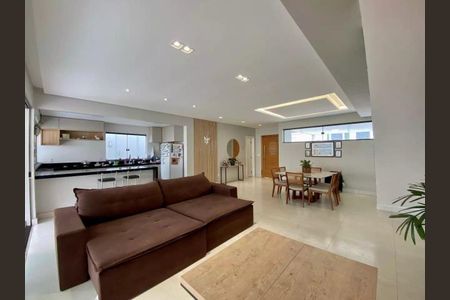 Casa à venda com 3 quartos, 360m² em Planalto, Belo Horizonte