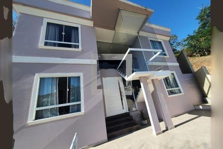 Casa à venda com 230m², 3 quartos e 1 vaga