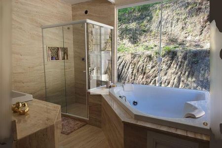 Casa à venda com 3 quartos, 230m² em Rio do Ouro, Niterói