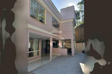 Casa à venda com 230m², 3 quartos e 1 vaga