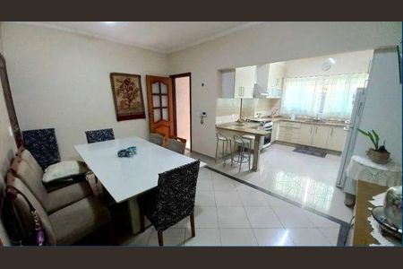 Casa à venda com 4 quartos, 212m² em Vila Assunção, Santo André