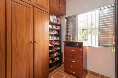 Casa à venda com 263m², 5 quartos e 4 vagasQuarto 2