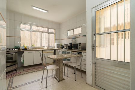 Casa à venda com 263m², 5 quartos e 4 vagasCozinha 1