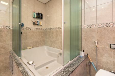 Casa à venda com 263m², 5 quartos e 4 vagasBanheiro da Suíte