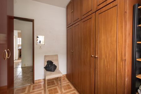 Casa à venda com 263m², 5 quartos e 4 vagasQuarto 2