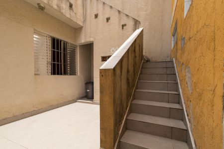 Casa à venda com 263m², 5 quartos e 4 vagasEscada para o terraço