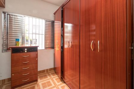 Casa à venda com 263m², 5 quartos e 4 vagasQuarto 2