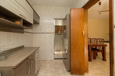 Casa à venda com 263m², 5 quartos e 4 vagasCozinha 3