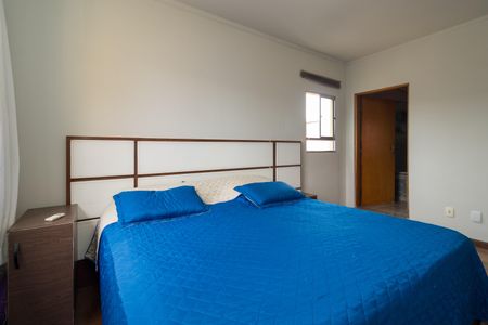 Casa à venda com 263m², 5 quartos e 4 vagasSuíte