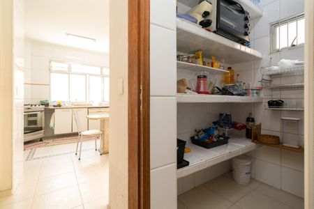 Casa à venda com 263m², 5 quartos e 4 vagasCozinha 1 - despensa