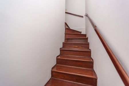 Casa de condomínio para alugar com 148m², 3 quartos e 2 vagasEscada