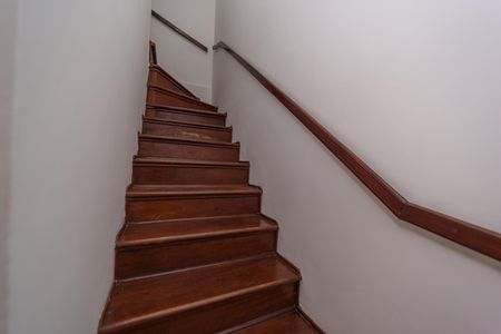 Casa de condomínio para alugar com 148m², 3 quartos e 2 vagasEscada