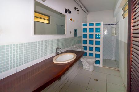 Banheiro de casa para alugar com 1 quarto, 60m² em Vila Paulo Silas, São Paulo