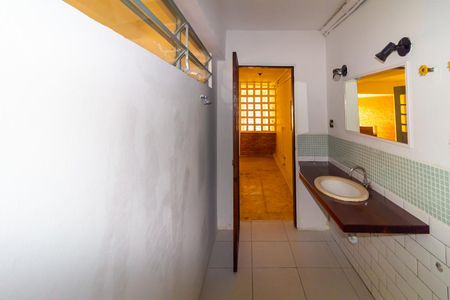 Casa para alugar com 60m², 1 quarto e 1 vaga Casa para alugar com 60m², 1 quarto e 1 vagaBanheiro