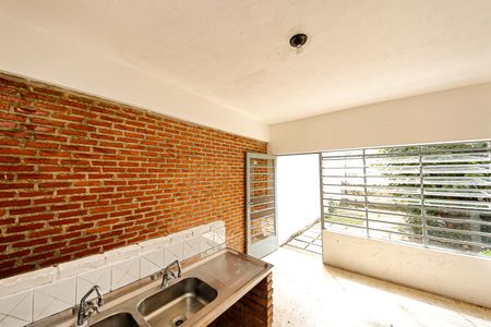Casa para alugar com 1 quarto, 60m² em Vila Paulo Silas, São Paulo
