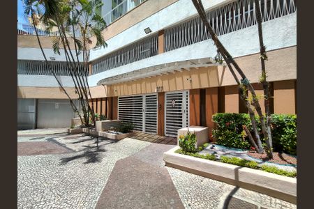Apartamento à venda com 68m², 2 quartos e 1 vagaFachada e portaria