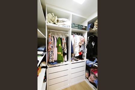 Casa à venda com 360m², 3 quartos e 2 vagasCloset da suíte