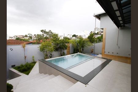 Casa à venda com 360m², 3 quartos e 2 vagasPiscina