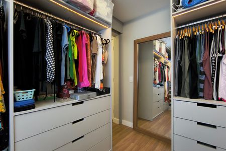 Apartamento à venda com 91m², 3 quartos e 1 vaga Apartamento à venda com 91m², 3 quartos e 1 vagaCloset da Suíte